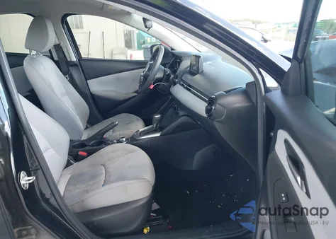2019 Toyota Yaris L z USA, uszkodzony, nr VIN 3MYDLBYV6KY523019